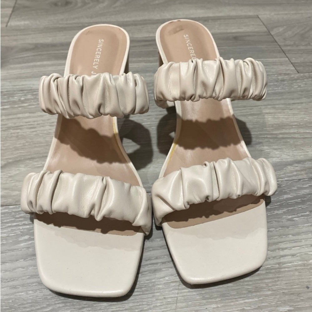 Scrunchy design heels